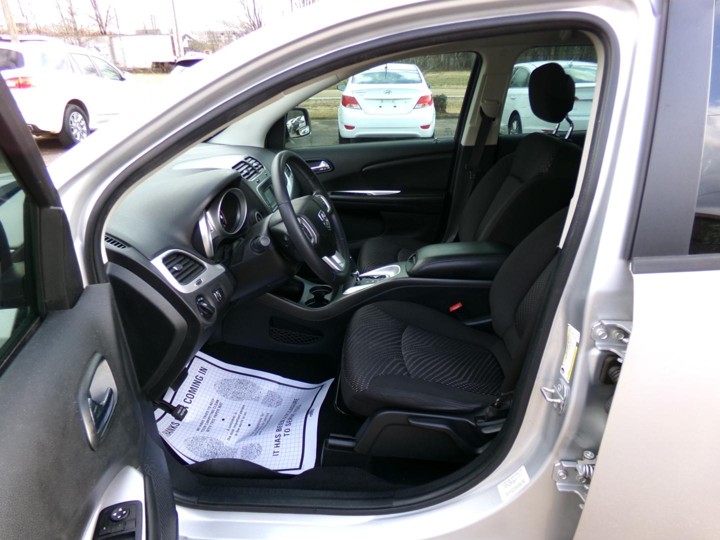 2014 Silver /Black Dodge Journey SE (3C4PDCAB8ET) with an 2.4L L4 DOHC 16V engine, 4-Speed Automatic transmission, located at 401 First NE, Bearden, AR, 71720, (870) 687-3414, 33.726528, -92.611519 - Photo#8